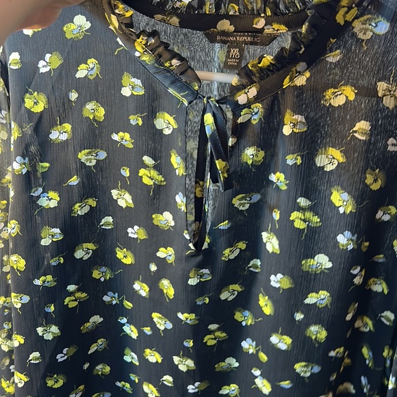 Size XXL, banana republic, yellow floral blouse - Picture 5 of 6